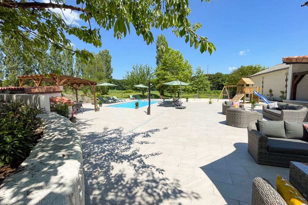 La Charmante Distillerie Aquitane SouthernFrance OliverTravel 10