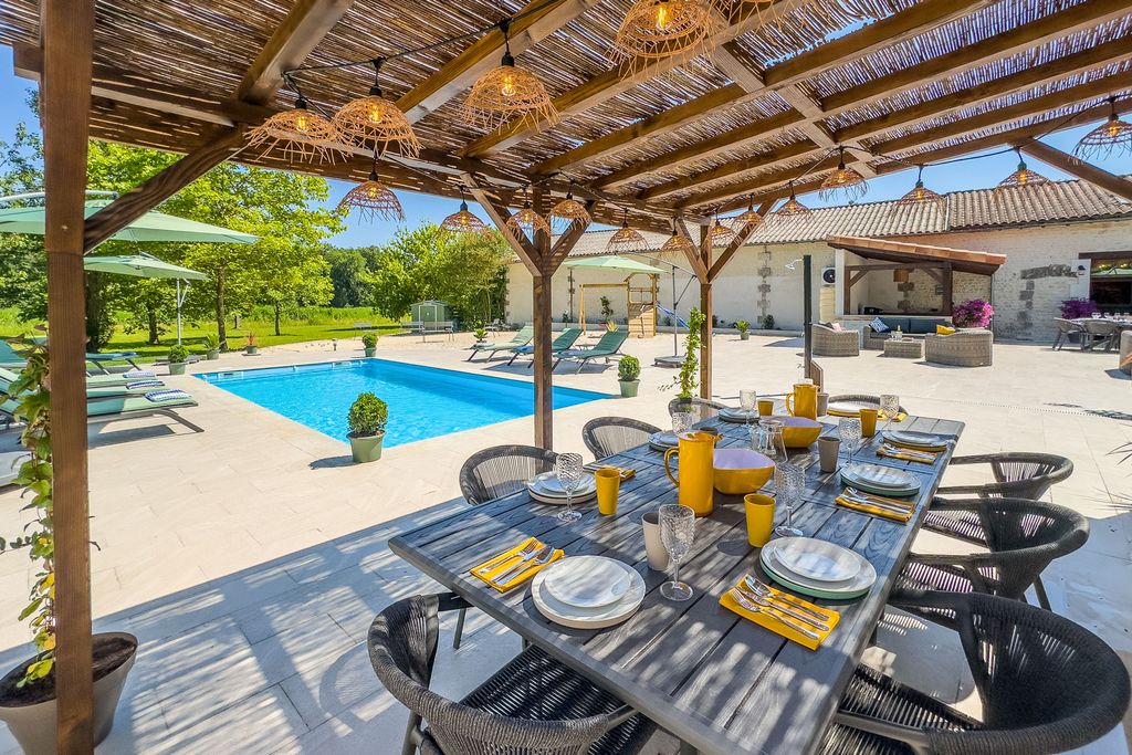 La Charmante Distillerie Aquitaine Olivers Travels 5