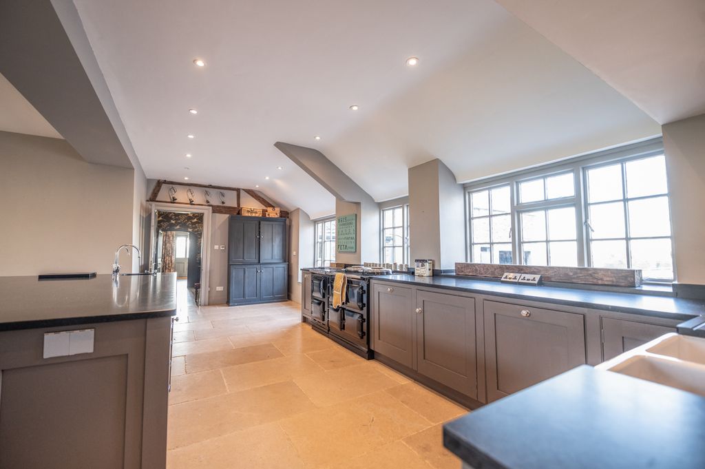 Vogel House North Wales Olivers Travels 5