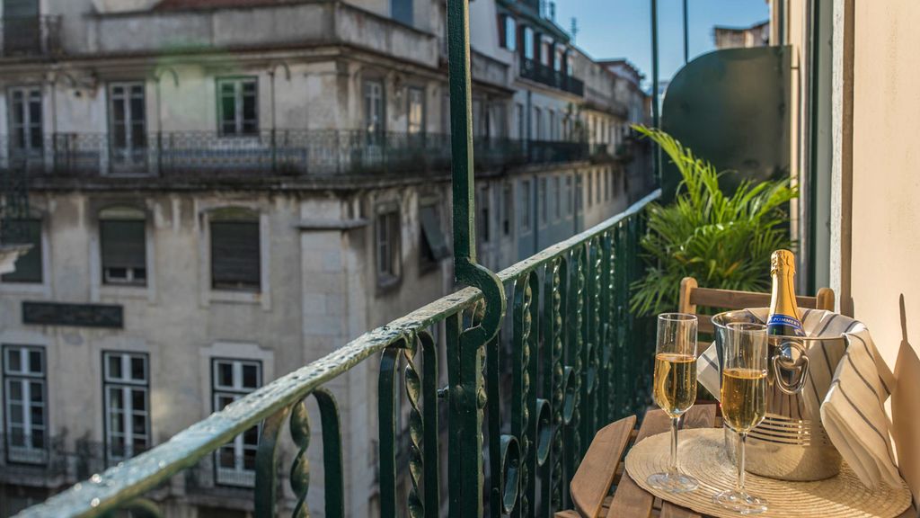 Apartment Dinis Lisbon Olivers Travels 4