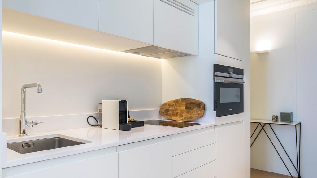 Apartment Dinis Lisbon Olivers Travels 3