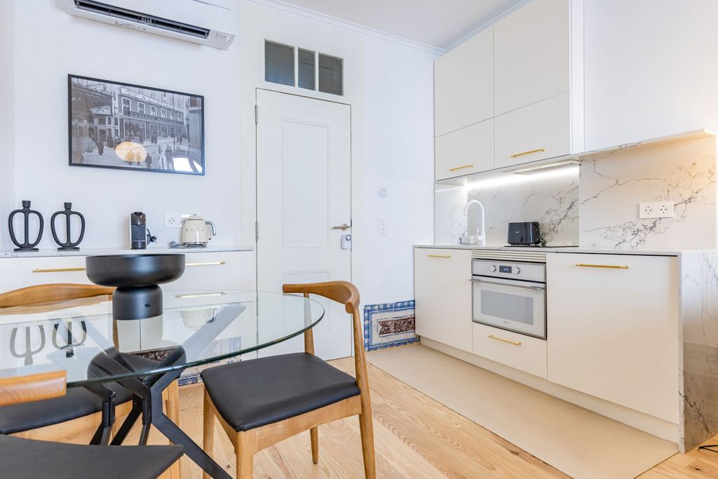 Apartment Guilherme CityHomes Lisbon OliversTravels 3