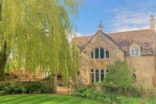 Abbeville Barn South East Engladnd Olivers Travels 1