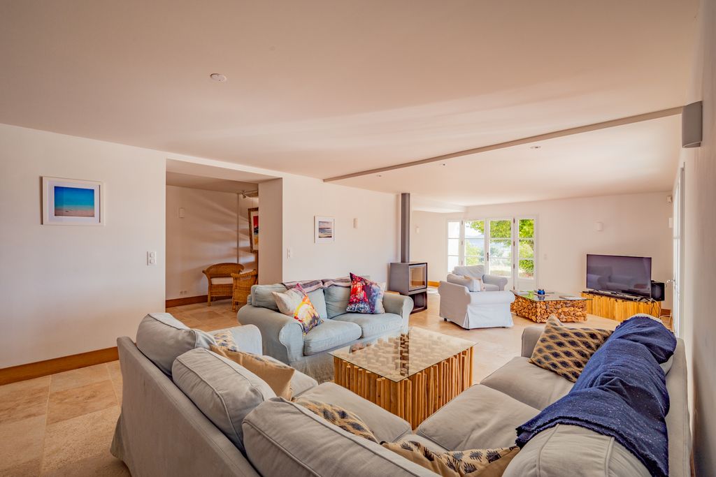 Maison Sainte Croix Provence Olivers Travels 3