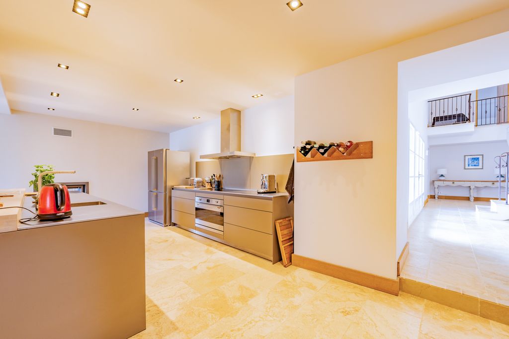 Maison Sainte Croix Provence Olivers Travels 4