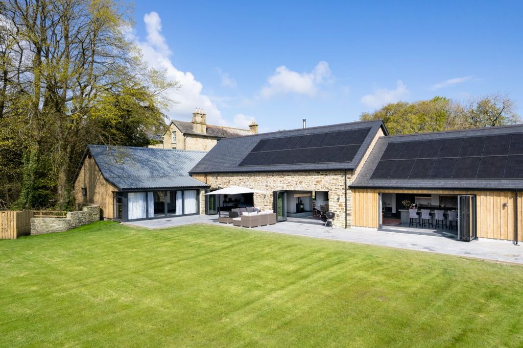 Cardigan Courtyard Wales Olivers Travels  1 