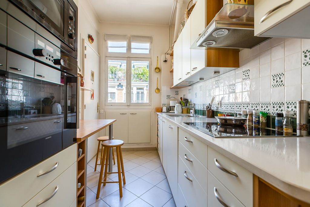 Apartment Acollas Paris France OliversTravels 3