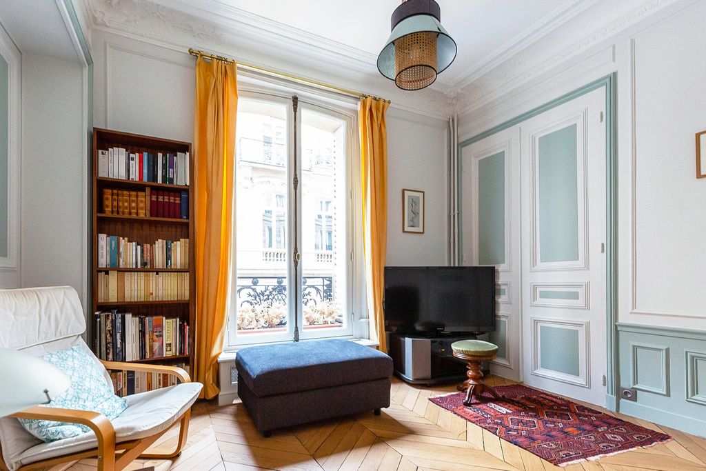 Apartment Pigalle Paris France OliversTravels 3