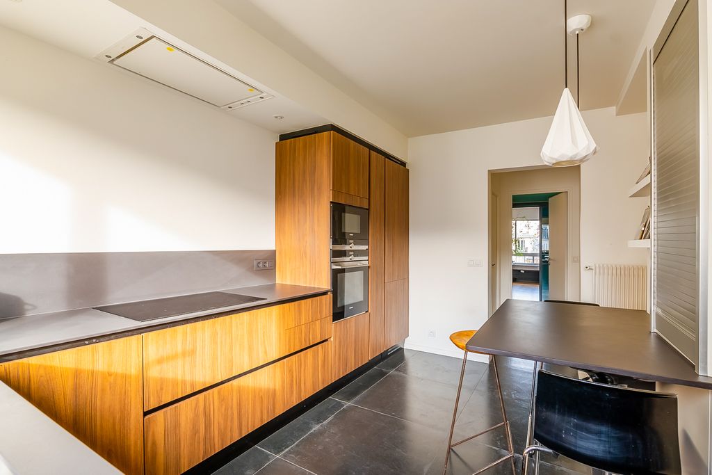 Apartment Saxe Paris France OliversTravels 5