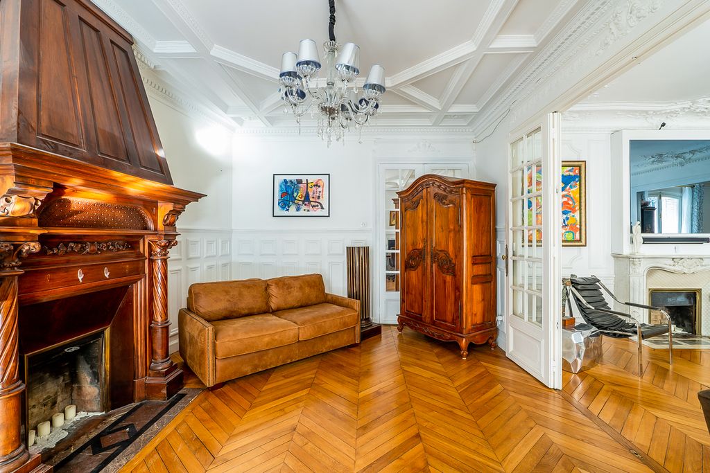 Apartment Larribe Paris France OliversTravels 4