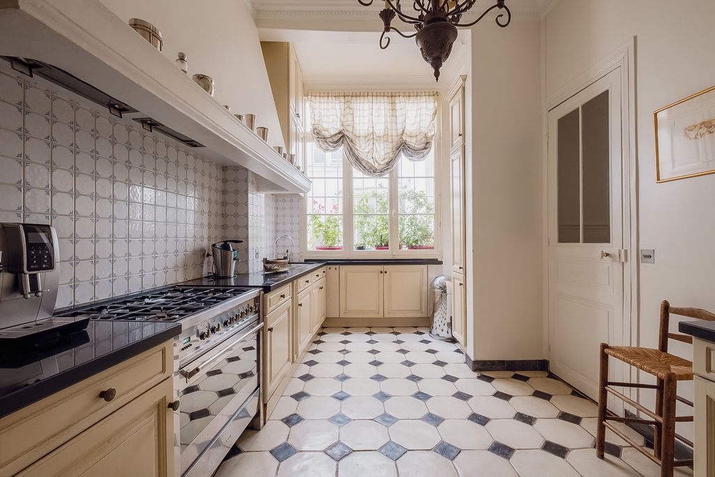 Apartment Honore Paris France OliversTravels 5