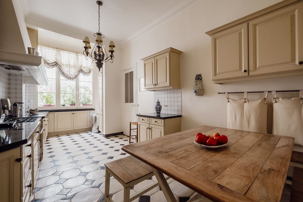 Apartment Honore Paris France OliversTravels 4