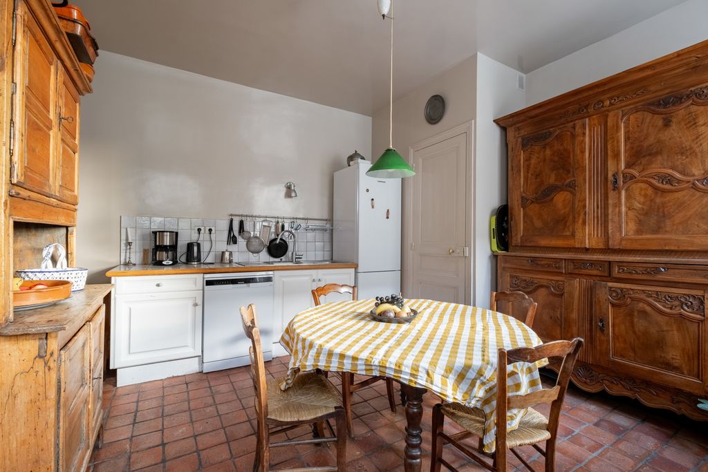 Apartment Turenne Paris France OliversTravels 5