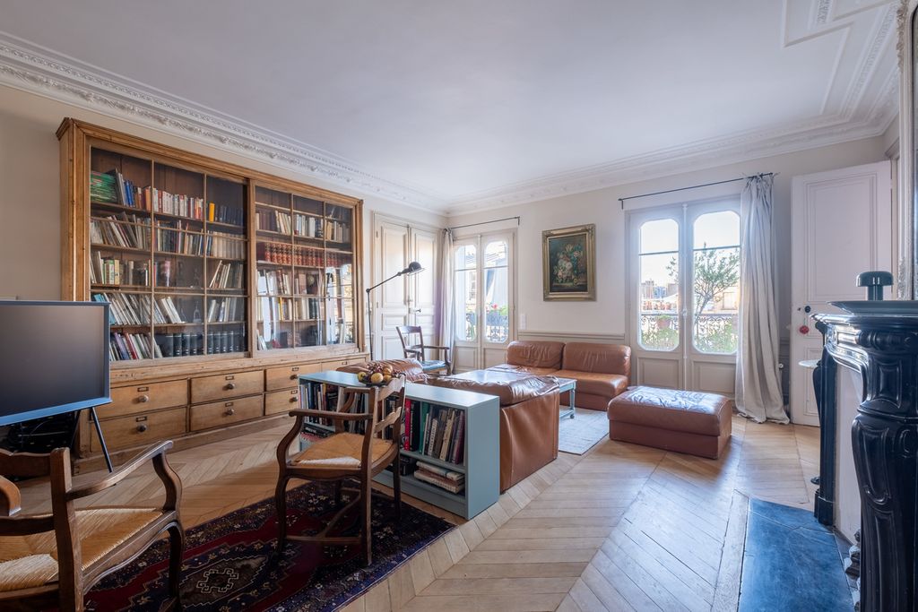 Apartment Turenne Paris France OliversTravels 3