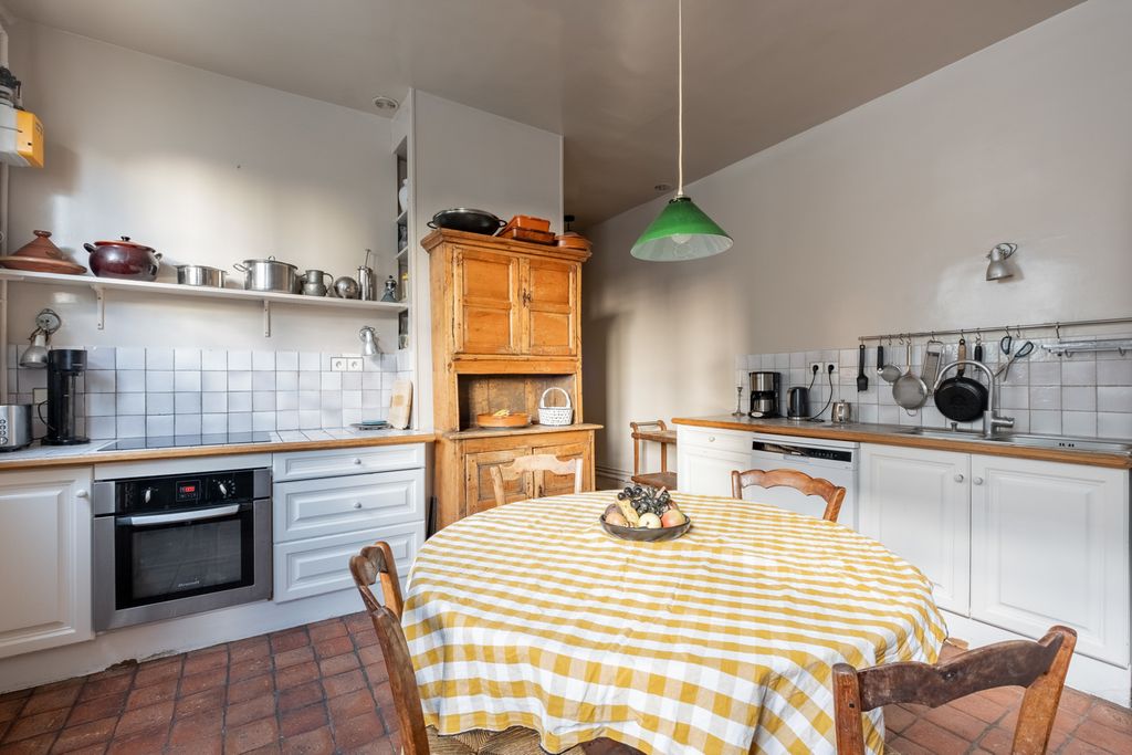 Apartment Turenne Paris France OliversTravels 4
