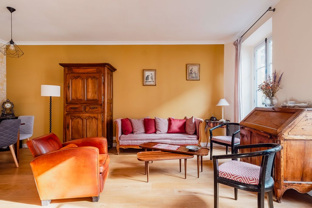 Apartment Montmarte Paris France OliversTravels 4