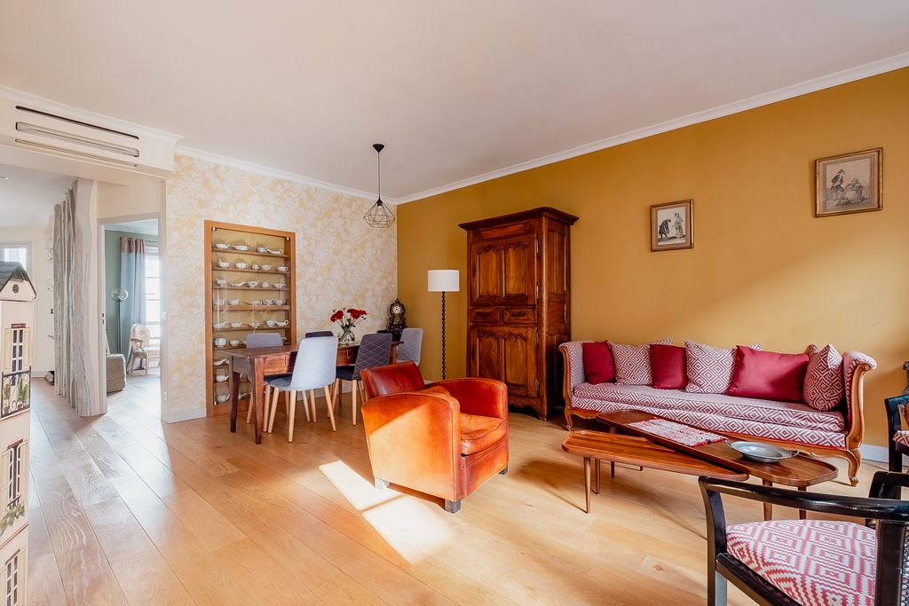 Apartment Montmarte Paris France OliversTravels 5