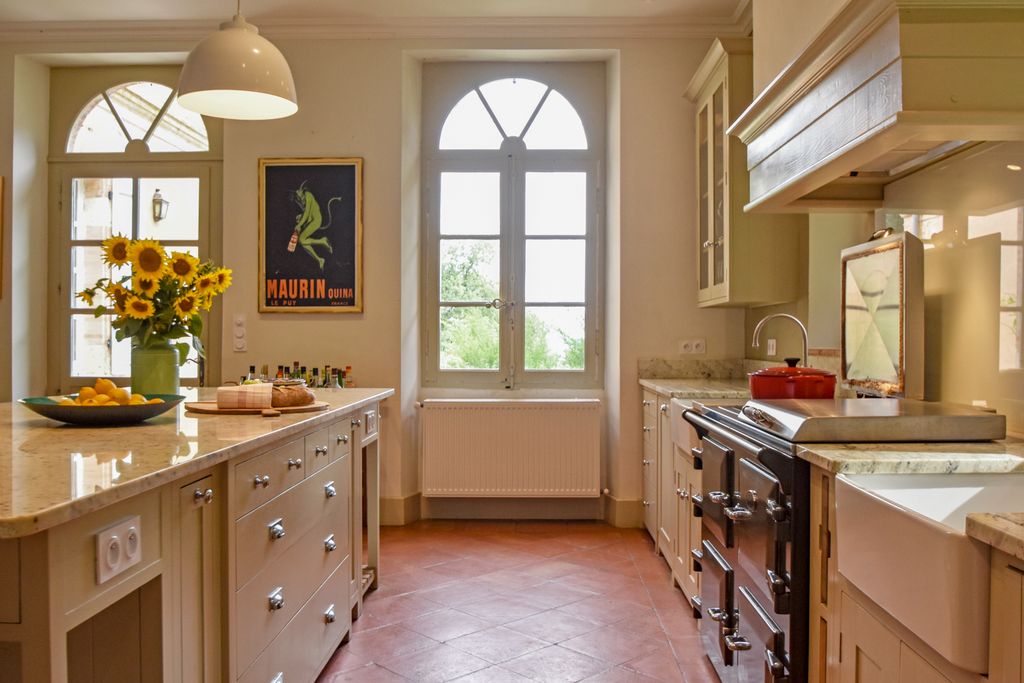 Chateau Les Deux Cygnes Midi Pyrenees Olivers Travels 10