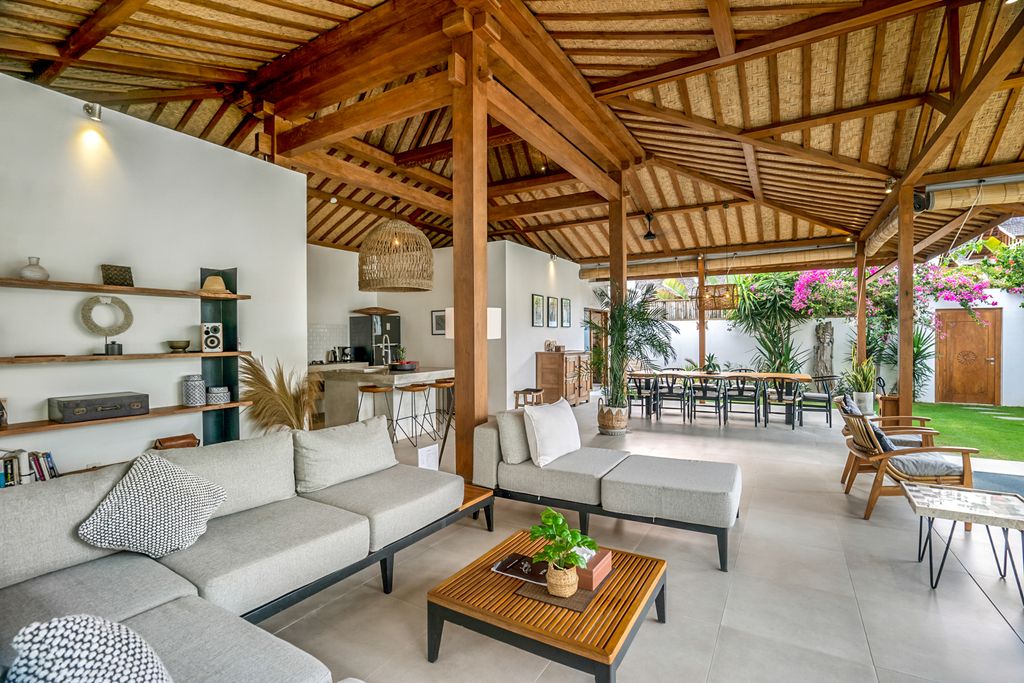 Villa Jalan Seminyak Olivers Travels 3