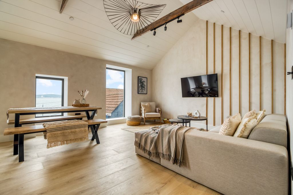 Shoreline Residences South Wales OliversTravels 5