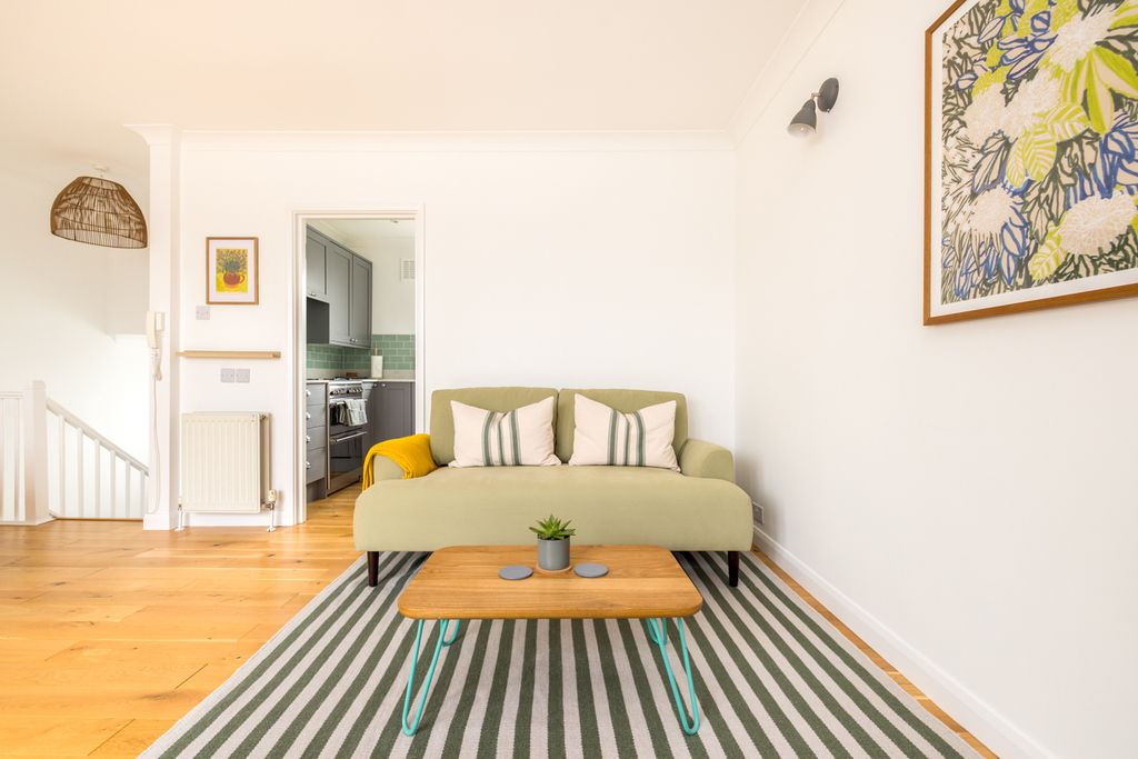 Gloucester Duplex London Olivers Travels 3