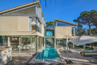 La Lagune French Riviera Olivers Travels 1