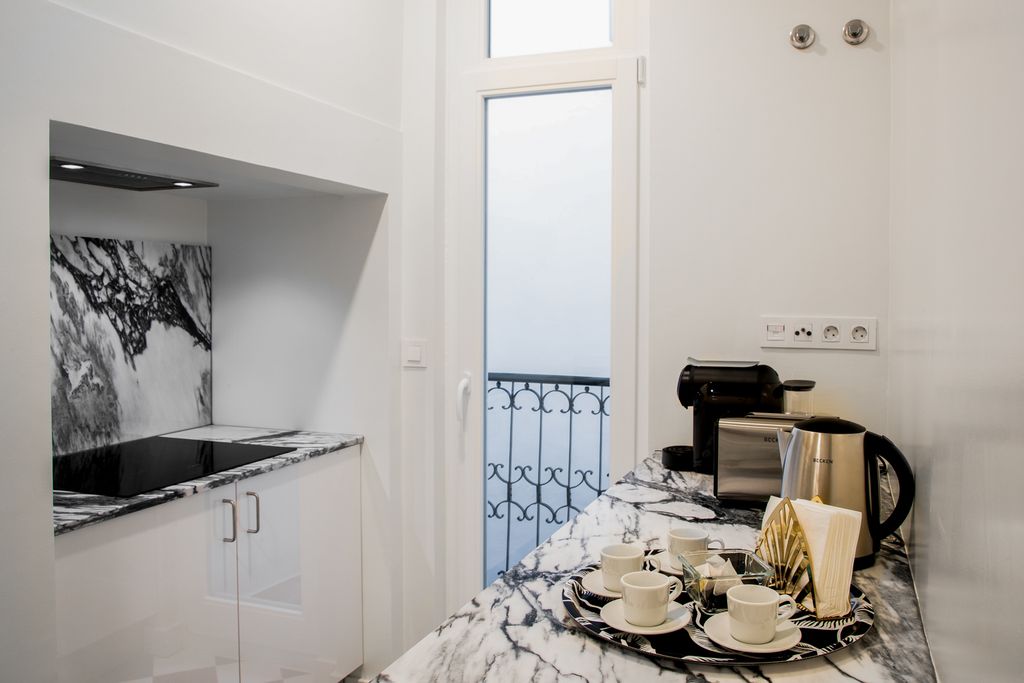 Apartment Quelhas Lisbon Olivers Travels 2