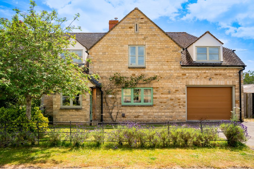 Blossom Cottage Cotswolds Oliver Travels 1