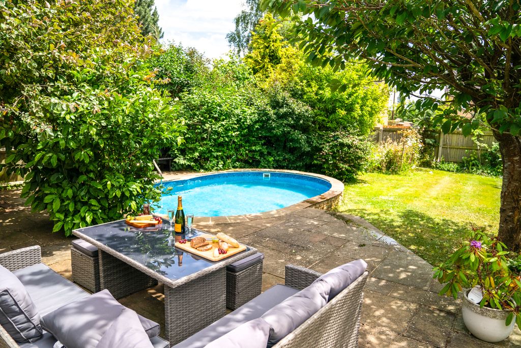 Blossom Cottage Cotswolds Oliver Travels 2