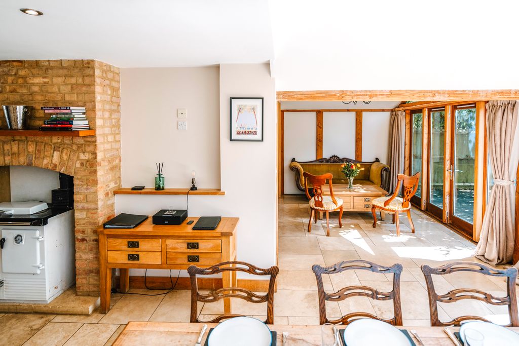 Blossom Cottage Cotswolds Oliver Travels 4