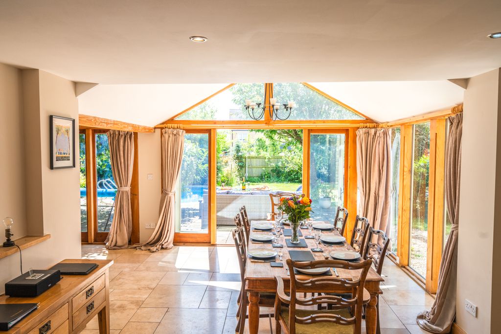 Blossom Cottage Cotswolds Oliver Travels 5