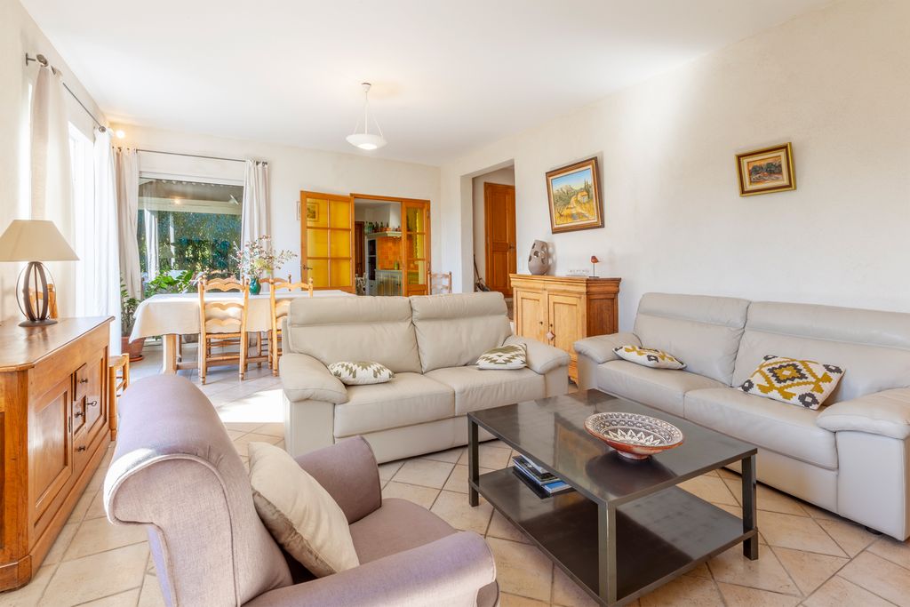 Vue des Alpilles Provence Olivers Travels 3