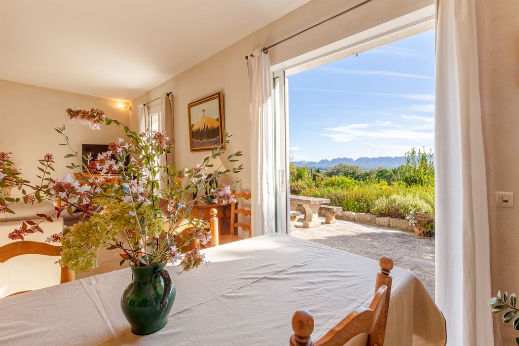 Vue des Alpilles Provence Olivers Travels 4