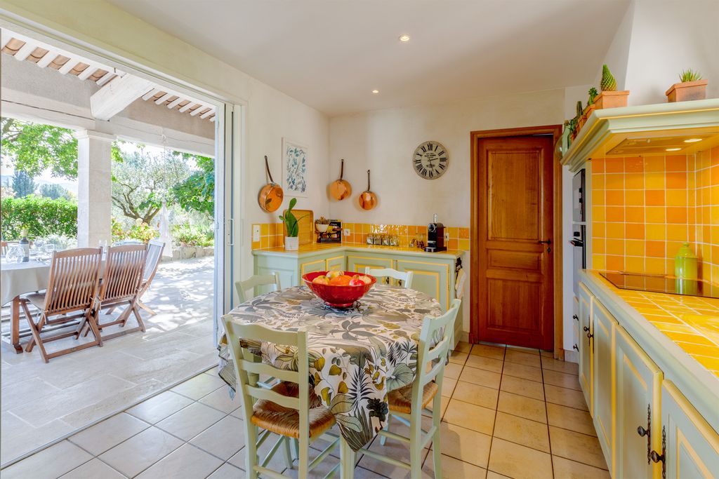 Vue des Alpilles Provence Olivers Travels 5