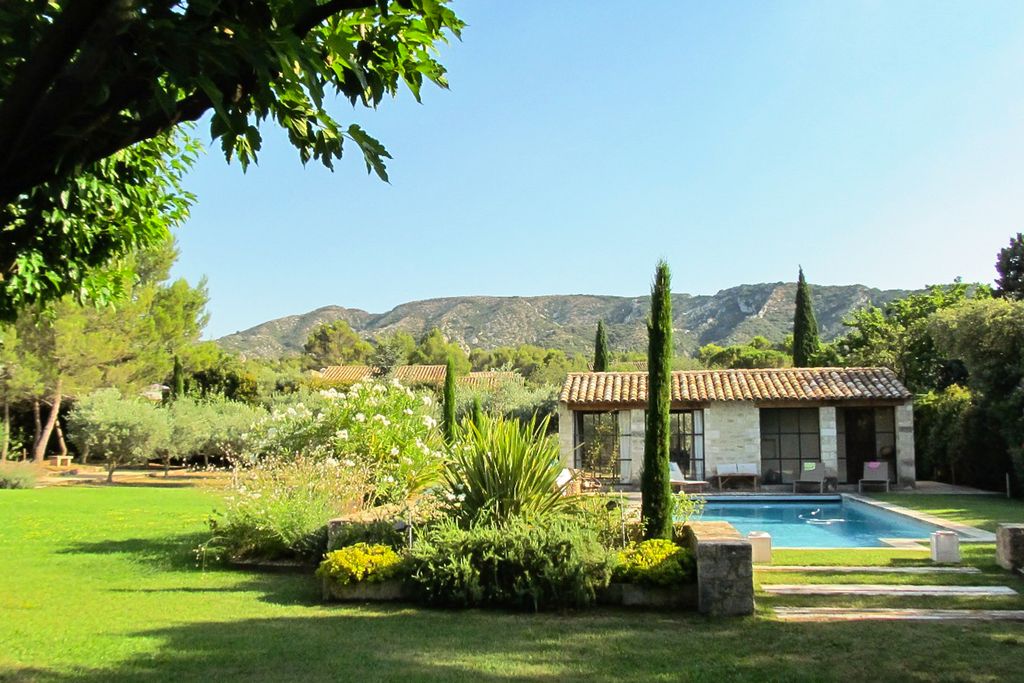 Vue Sur Les Montagnes Provence CH OliversTravels 5