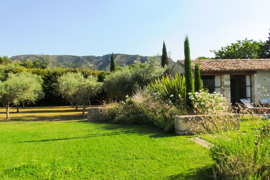 Vue Sur Les Montagnes Provence CH OliversTravels 4