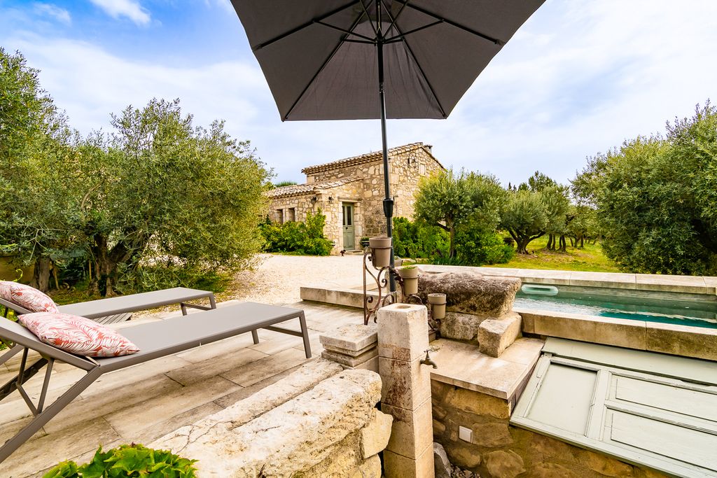 Mur en Pierre Provence CH OliversTravels 3