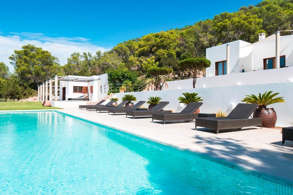 Villa Pajaritos Ibiza Spain OliversTravels 2