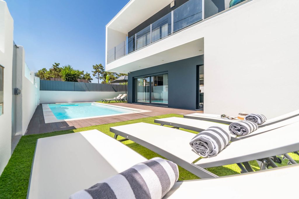 Aroeira Heaven Lisbon Coast OliversTravels 3