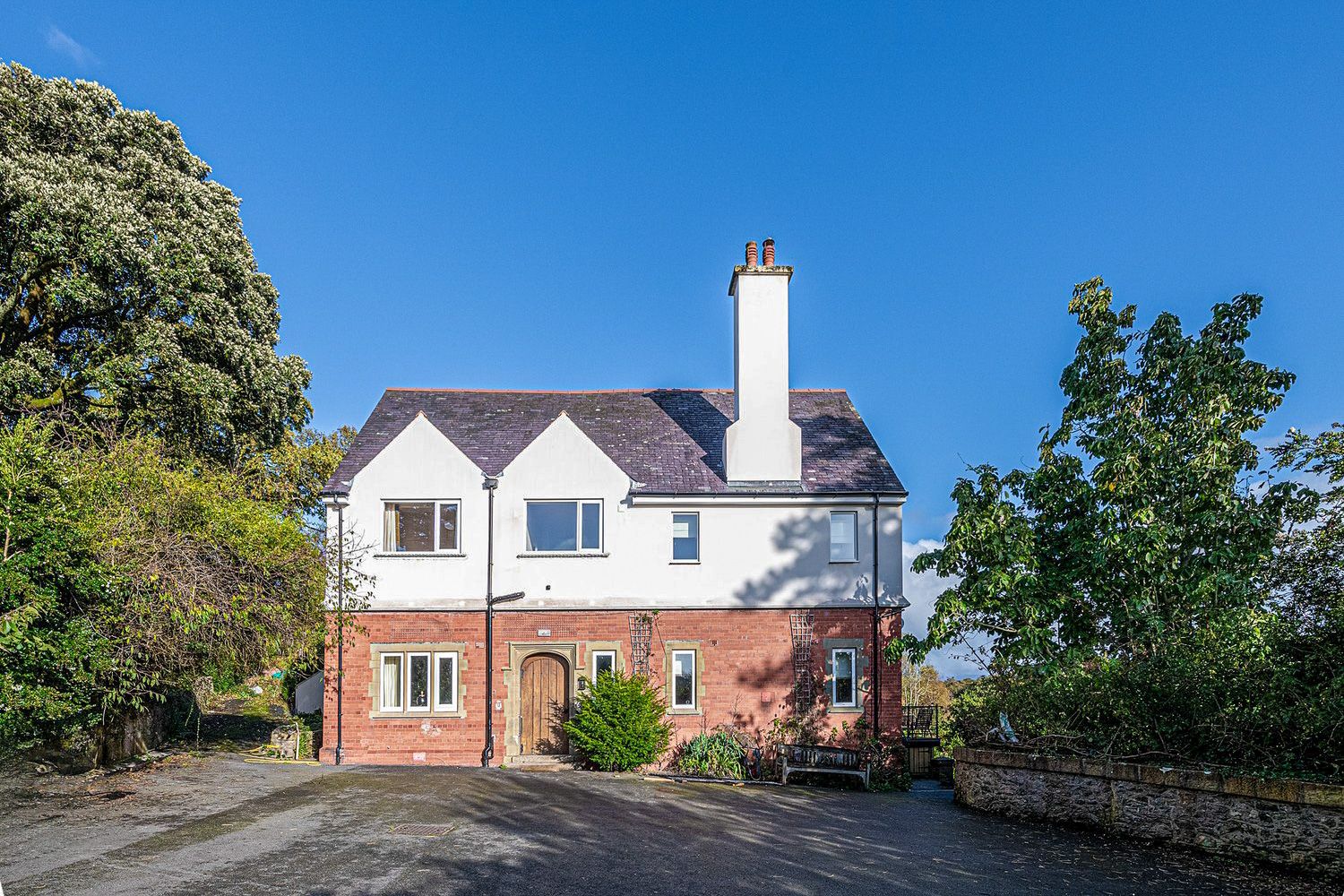 Menai Manor