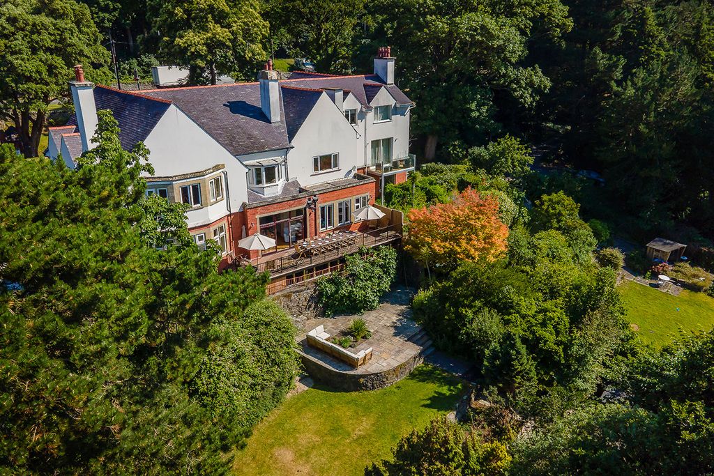 Menai Manor Wales Olivers Travels 02