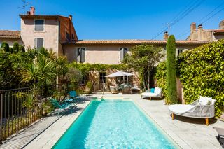 Le Parasol Rose CH Provence OliversTravels 1