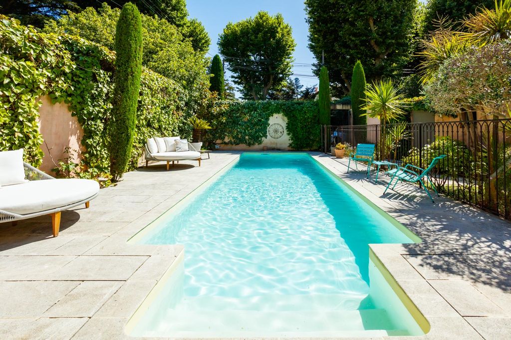 Le Parasol Rose CH Provence OliversTravels 2