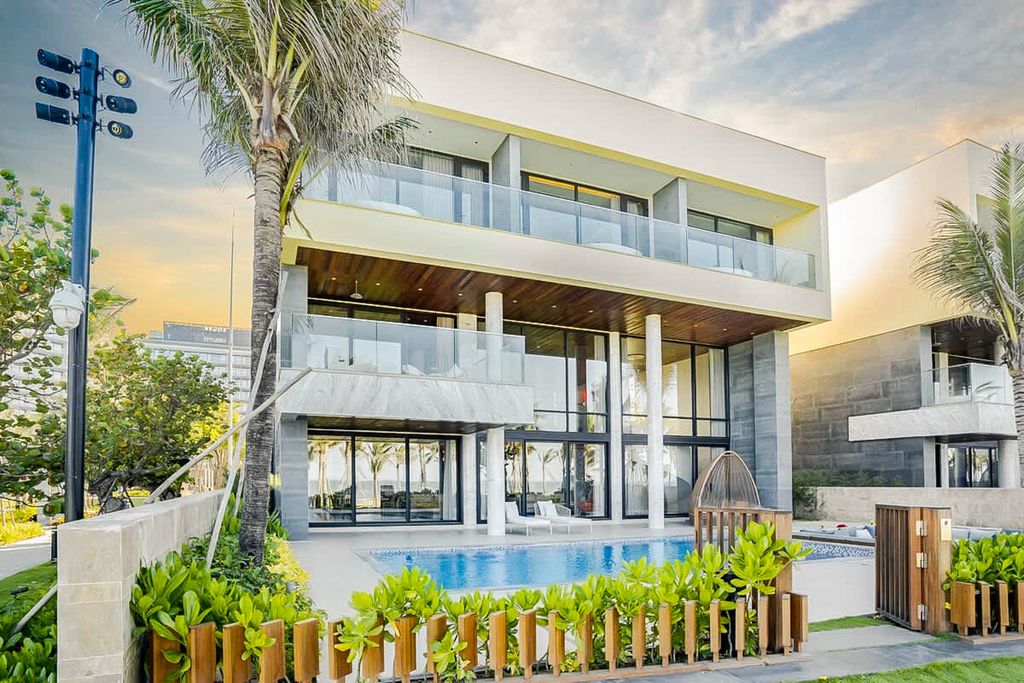 Villa Ngoc Da Nang OliversTravels 2