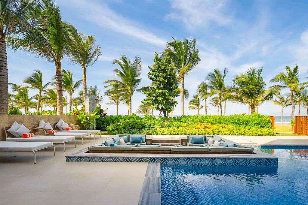 Villa Ngoc Da Nang OliversTravels 4