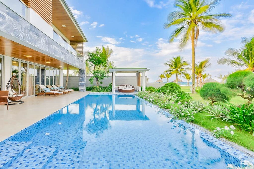 Villa Khach Da Nang OliversTravels 3