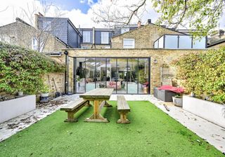 Bloemfontein House London Olivers Travels 1