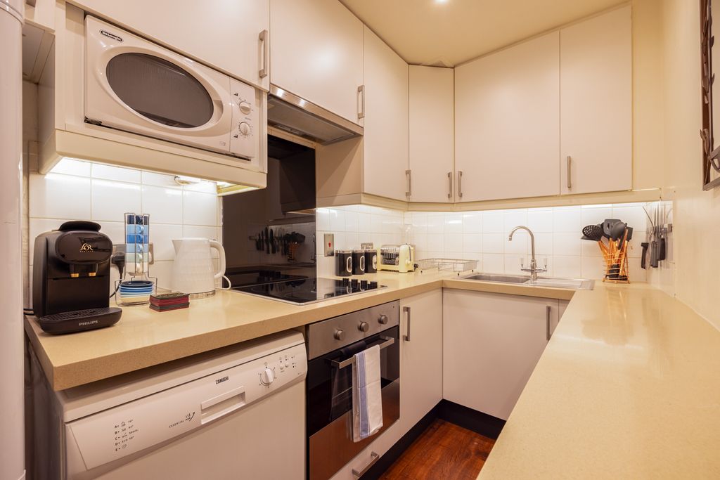 Redcliffe Apartment London Olivers Travels 4