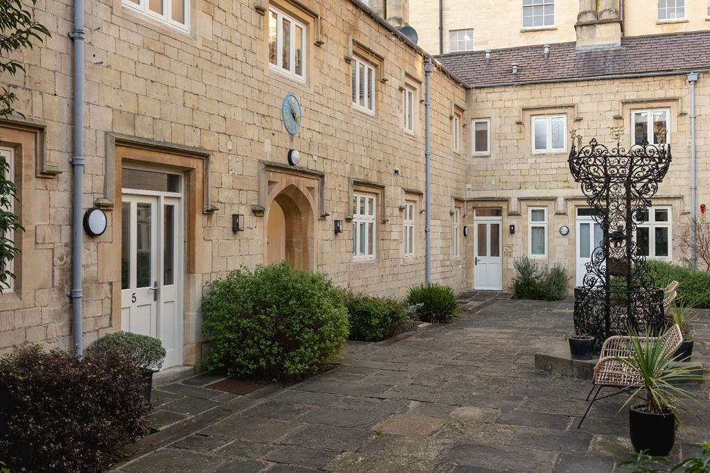 Beau Apartment III Bath Olivers Travels 5