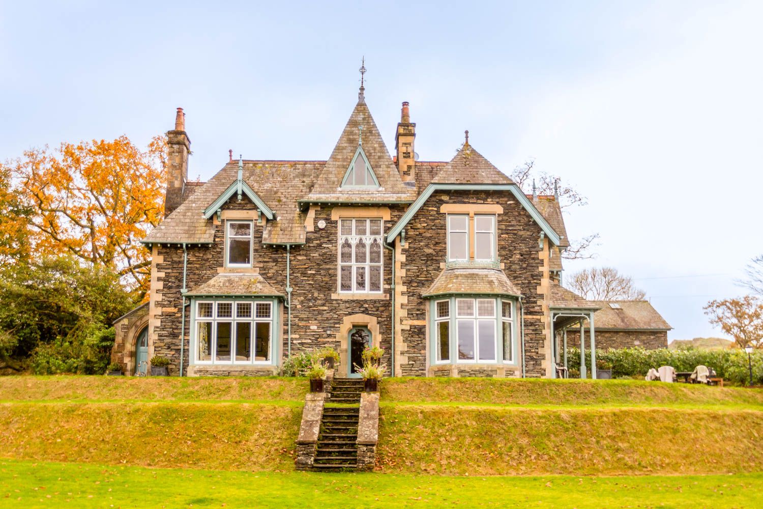 Lakestone House